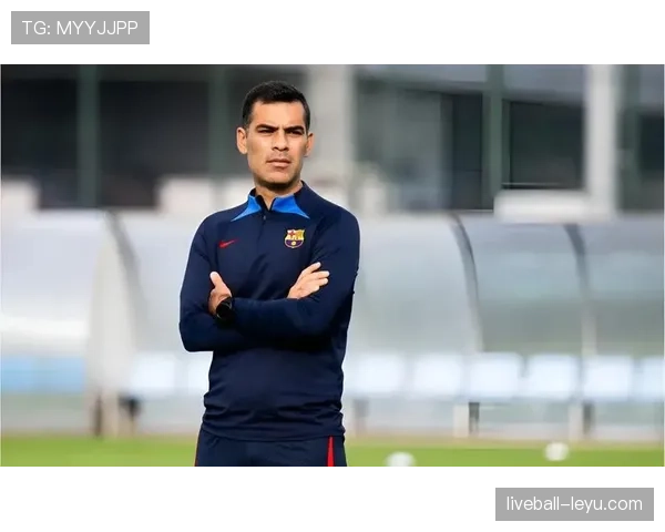 哈维暂停休假紧急赶回巴萨！主帅首次直面管理矛盾与帅位危机