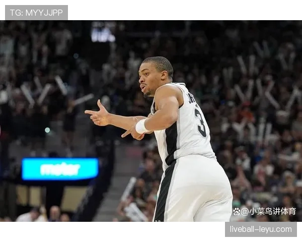 凯尔登·约翰逊无球跑动拉开空间，提升马刺进攻效率