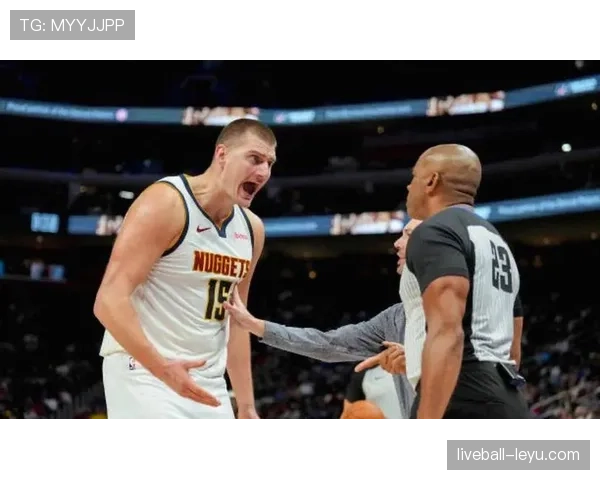 约基奇挡拆制造错位与背打均衡，较上季控场更稳